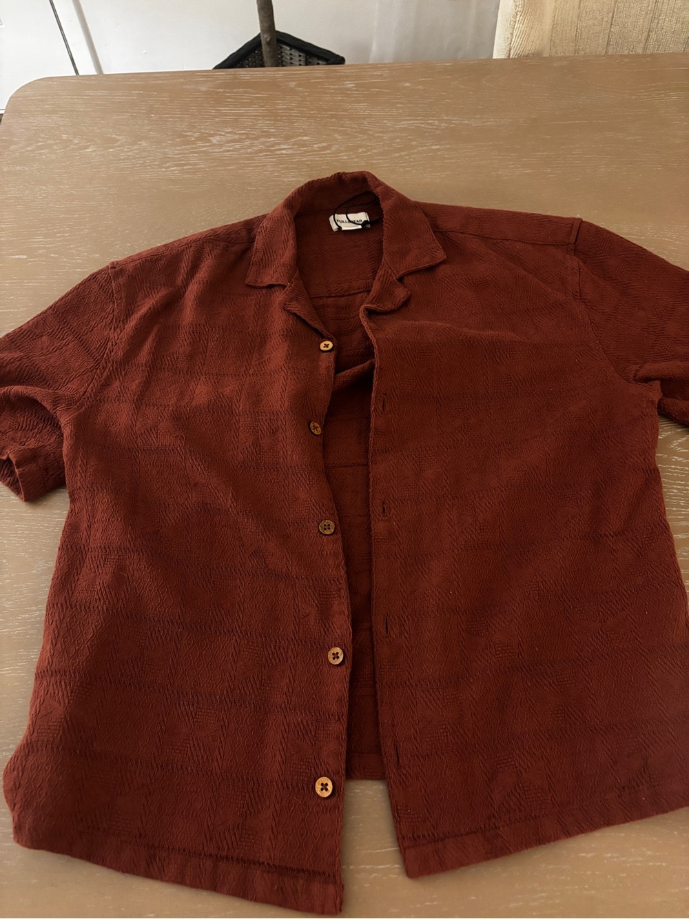 Pull&Bear Men's Short-Sleeve Button-Up Shirt in Rust Brown
